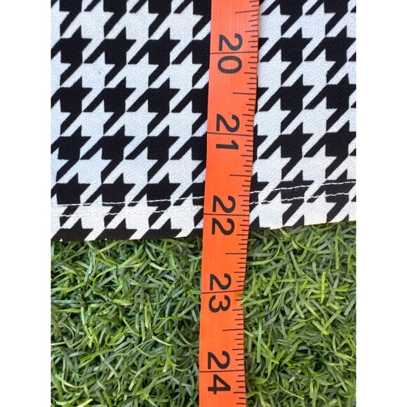 Black & White Houndstooth Collared Short Sleeve Top With Keyhole Back Closure - Picture 6 of 7